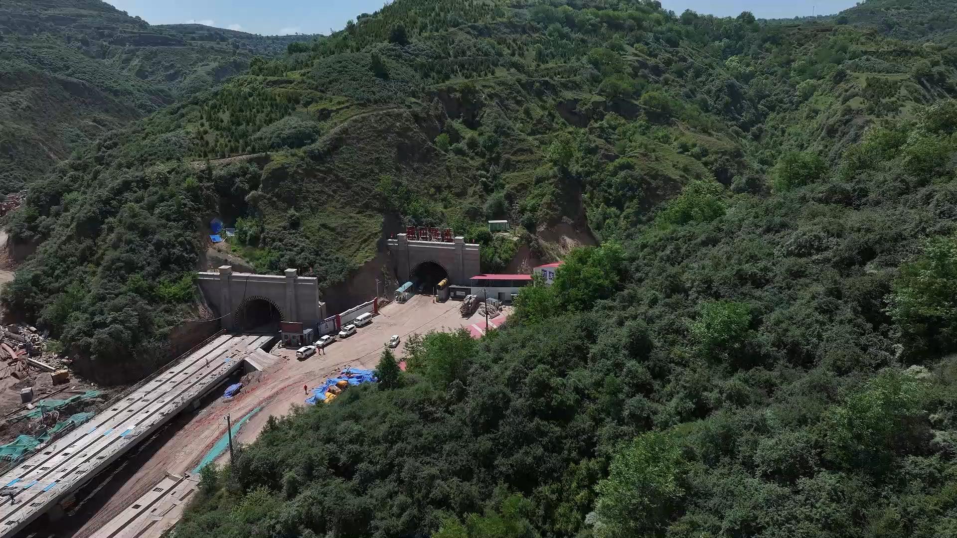 打慶公路5座隧道全部貫通 預計年底全線建成通車