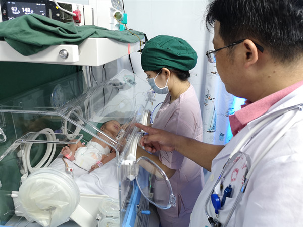 3.恩平市婦幼保健院新生兒科醫(yī)護(hù)人員精心護(hù)理新生兒_副本.jpg 3.恩平市婦幼保健院新生兒科醫(yī)護(hù)人員精心護(hù)理新生兒_副本.jpg