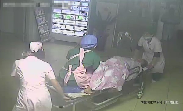 2.產(chǎn)科醫(yī)生運(yùn)轉(zhuǎn)病人_副本.jpg