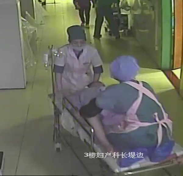 1.產(chǎn)科醫(yī)生運(yùn)轉(zhuǎn)病人_副本.jpg