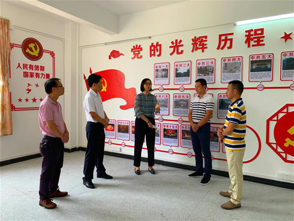 2.參觀住院樓現(xiàn)場.jpg 2.參觀住院樓現(xiàn)場.jpg